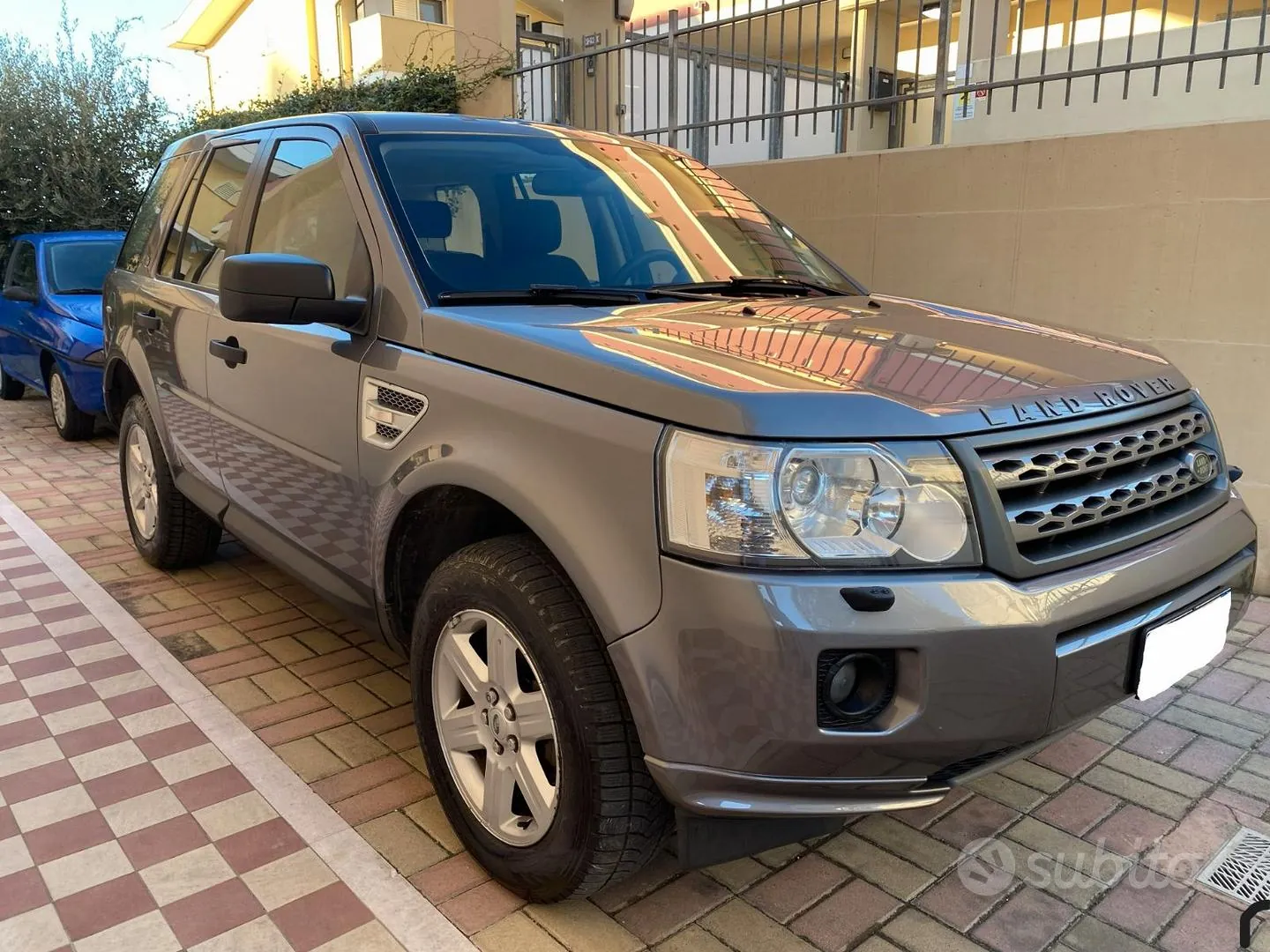 Land Rover Freelander 2011 photo 2