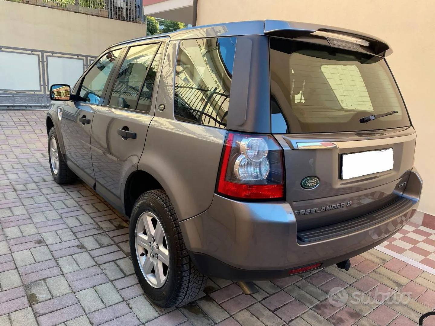 Land Rover Freelander 2011 photo 4