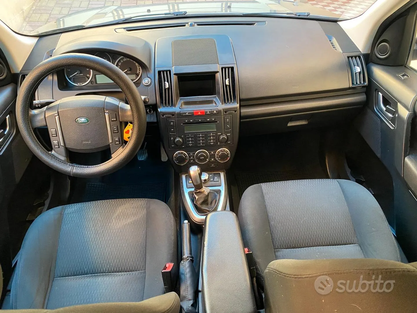 Land Rover Freelander 2011 photo 5