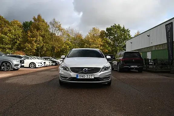 Volvo V60 2015 photo 2