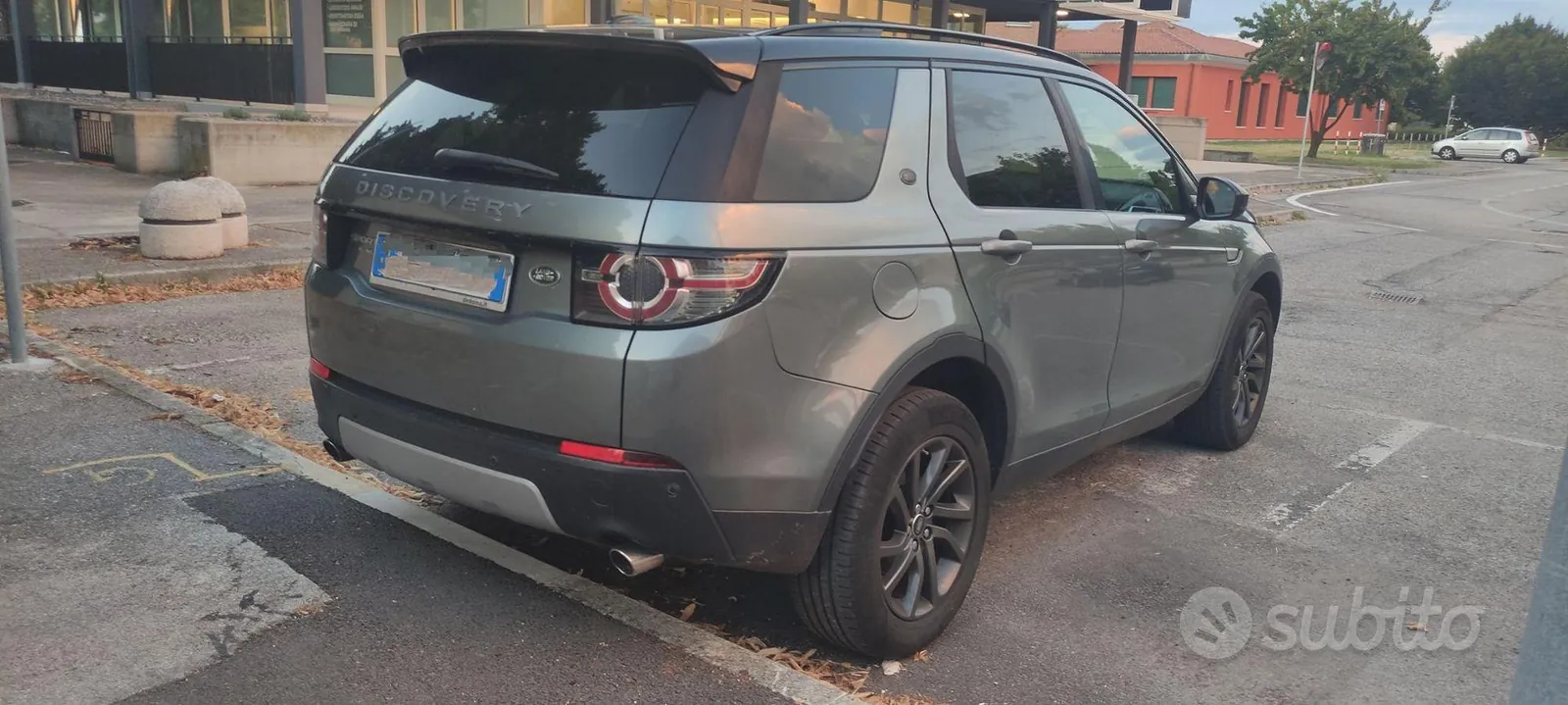 Land Rover Discovery Sport 2015 photo 2