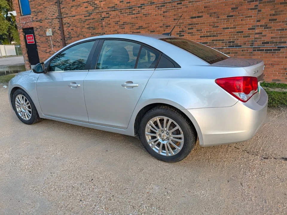 Chevrolet Cruze 2012 photo 2