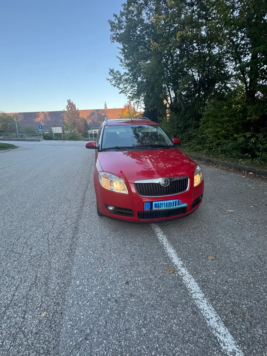 Skoda Roomster 2008 photo 2