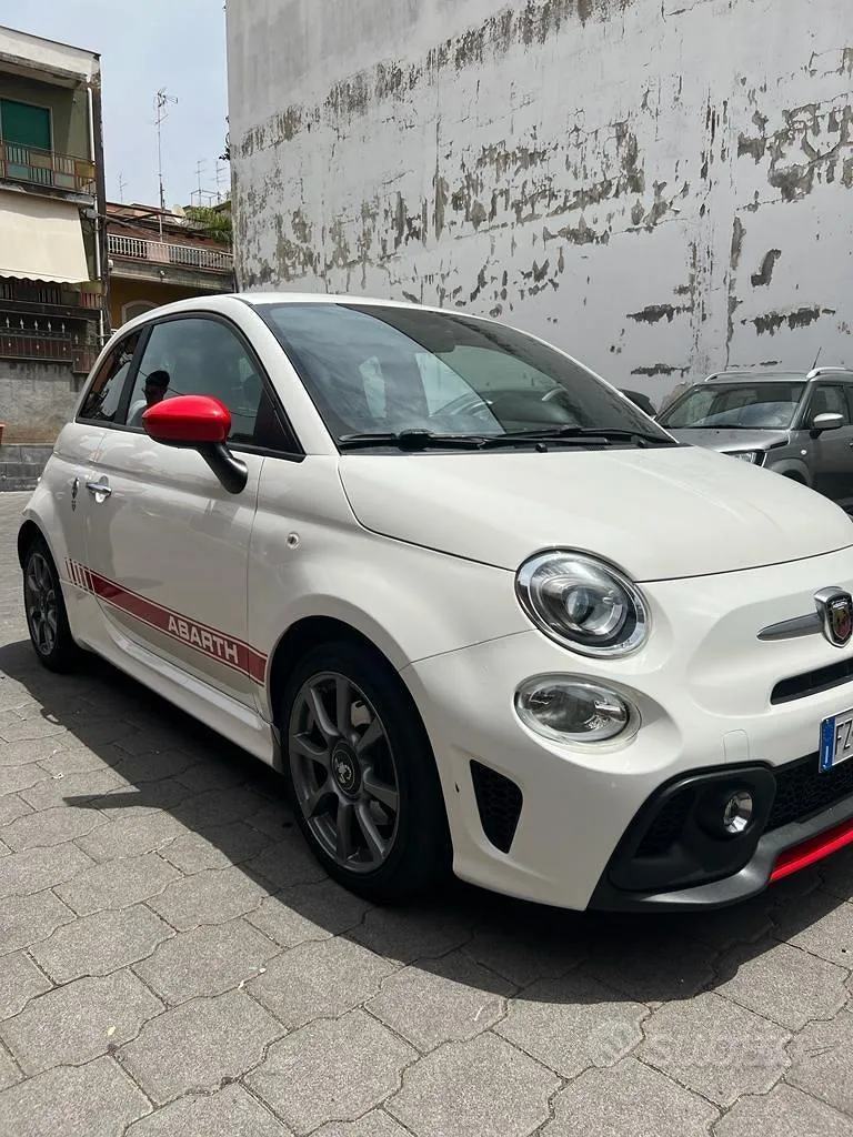 Fiat 500 Abarth 2019 photo 2