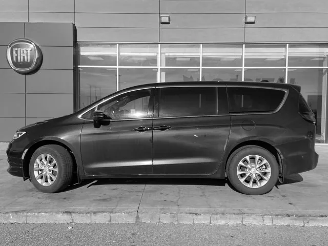 Chrysler Pacifica 2025 photo 2