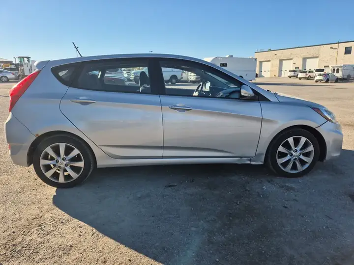 Hyundai Accent 2014 photo 4