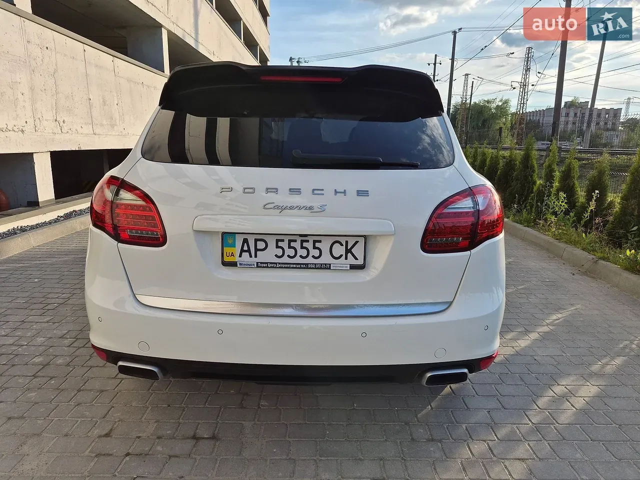 Porsche Cayenne 2011 photo 2
