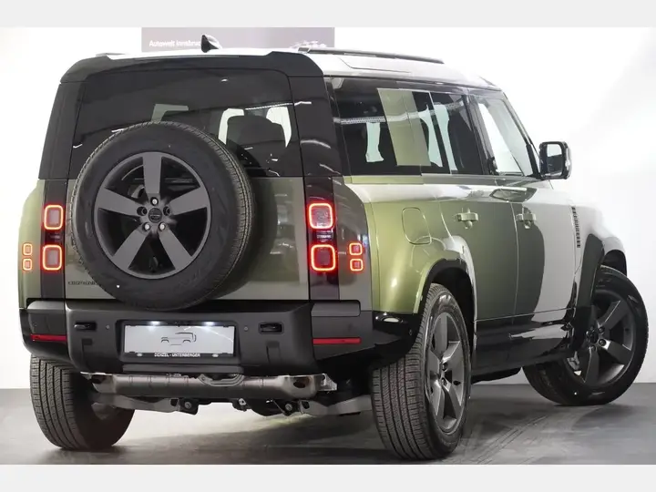 Land Rover Defender 110 photo 3