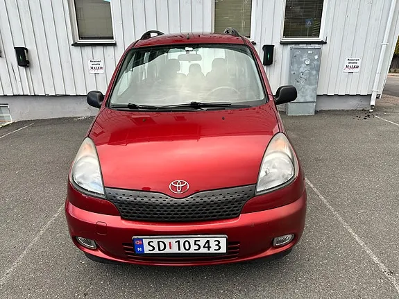 Toyota Yaris Verso 2002 photo 2