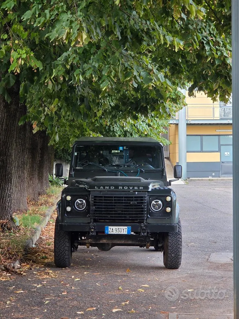 Land Rover Defender 90