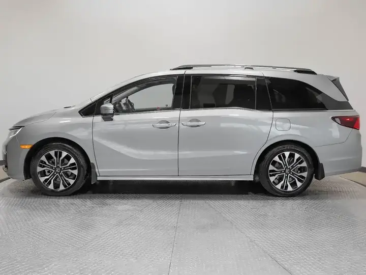 Honda Odyssey 2025 photo 2
