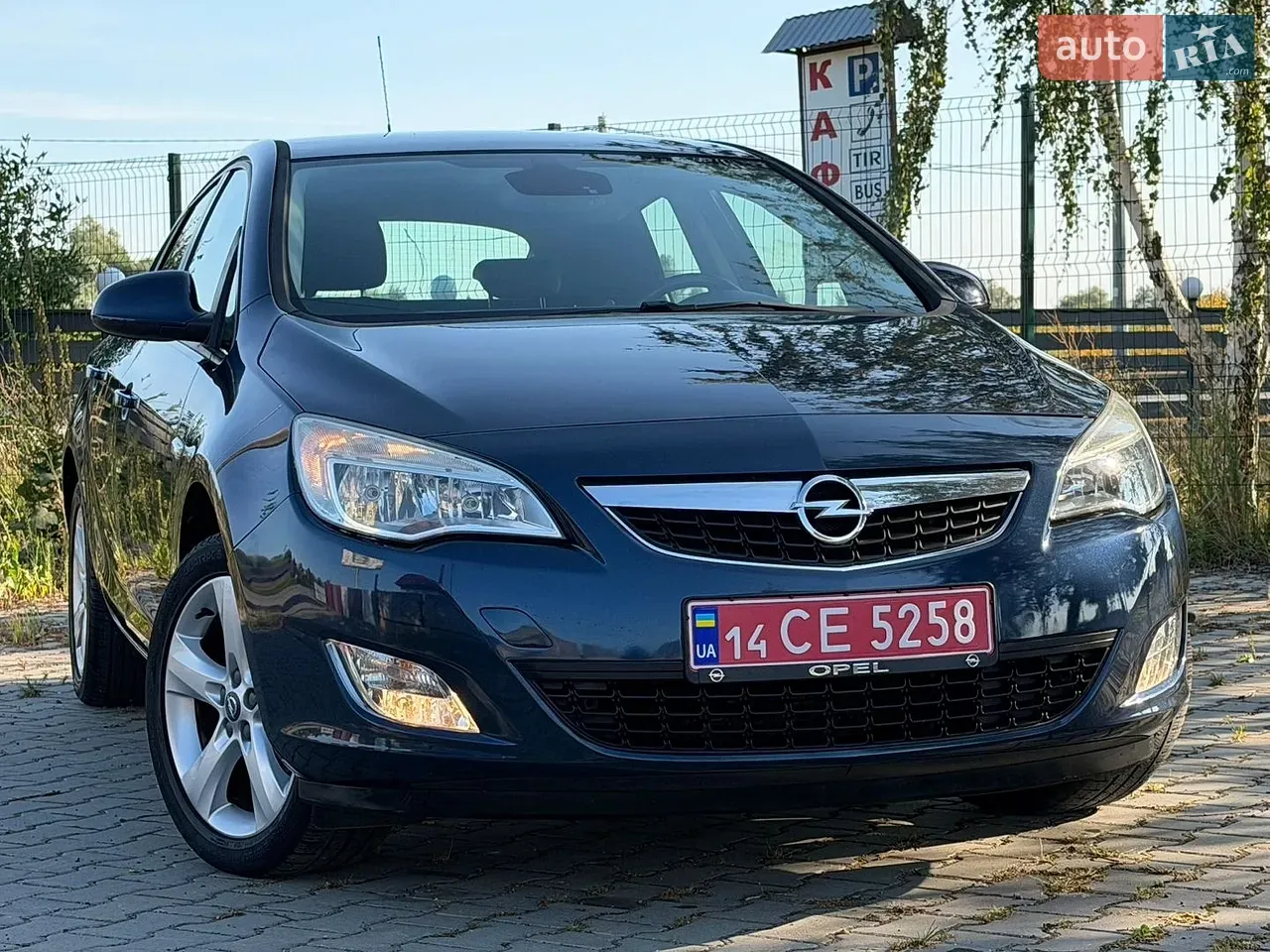 Opel Astra 2010 photo 3
