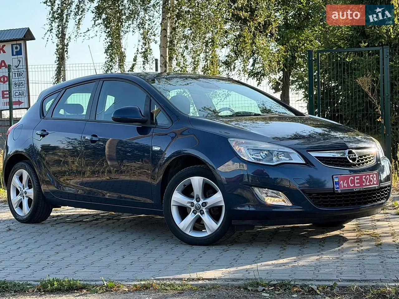 Opel Astra 2010 photo 5