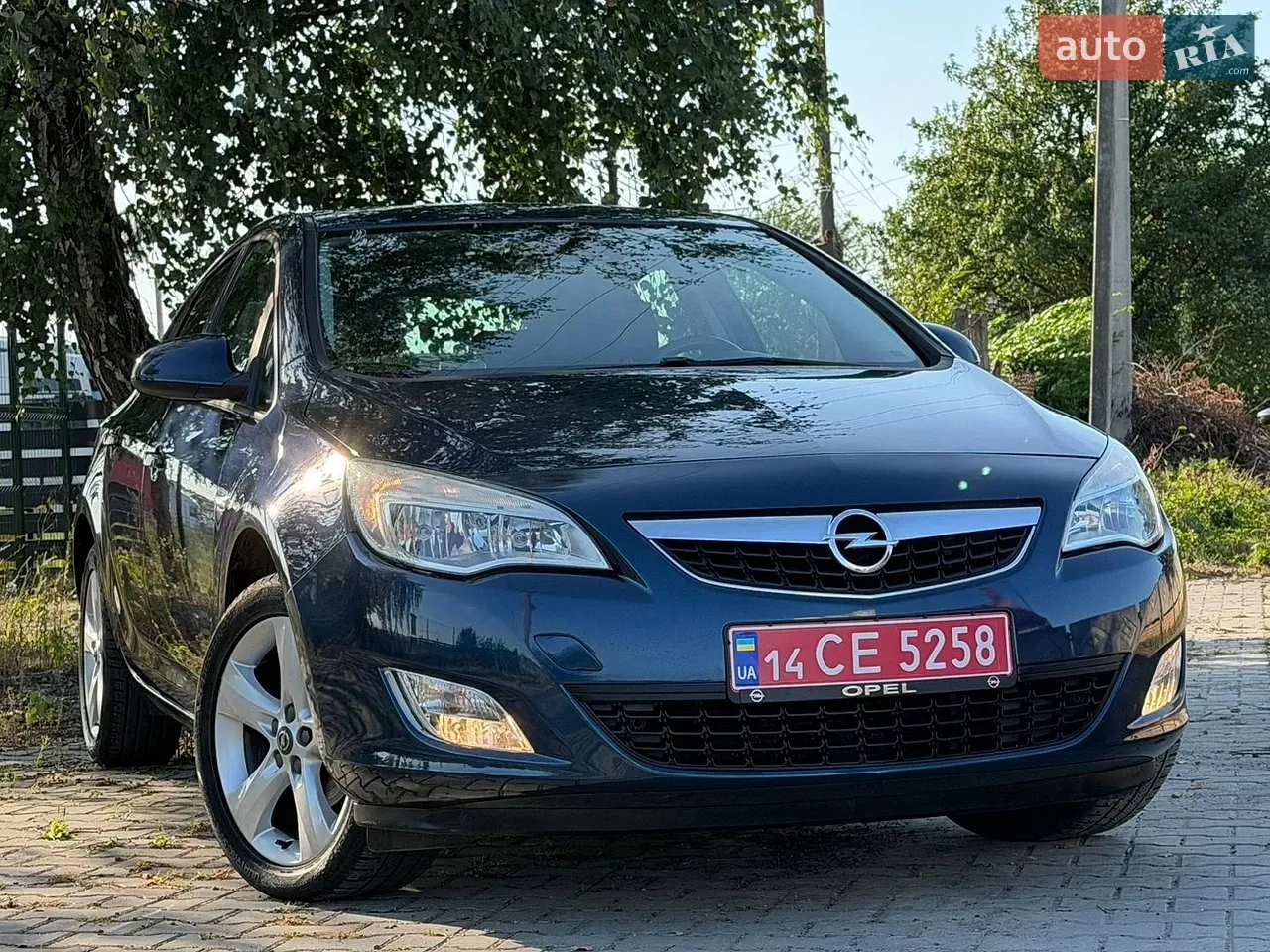 Opel Astra 2010 photo 4