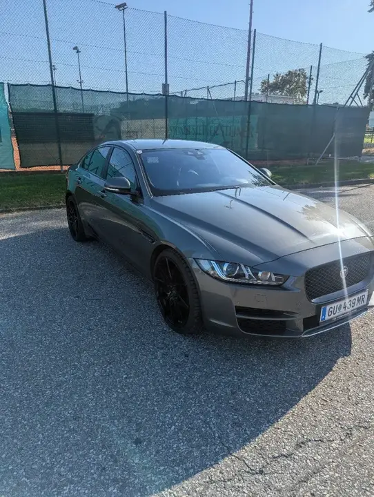 Jaguar Xe 2015 photo 2
