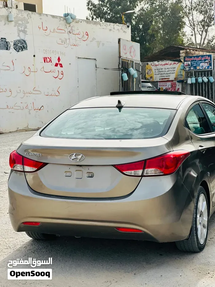 Hyundai Elantra 2013 photo 3