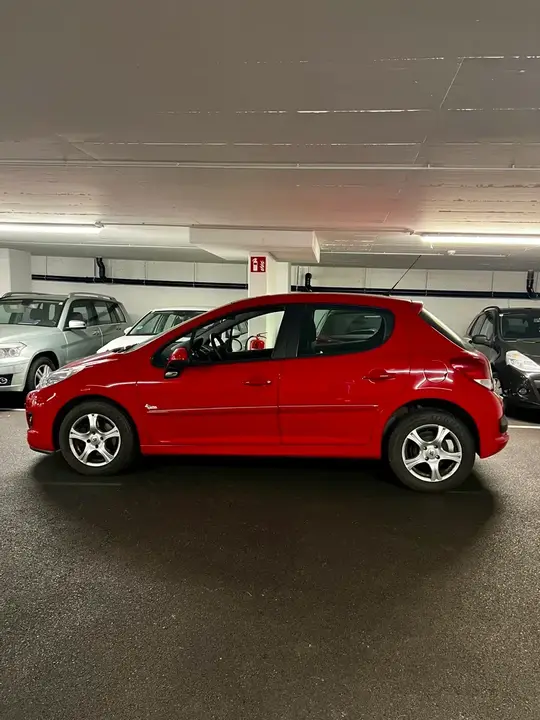 Peugeot 207 2012 photo 2