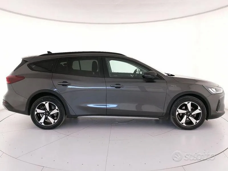 Ford Focus 2024 photo 3