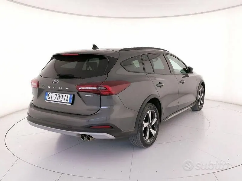 Ford Focus 2024 photo 2