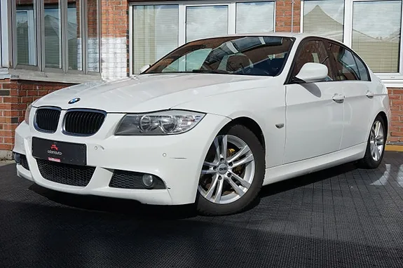 BMW 318I 2011 photo 2