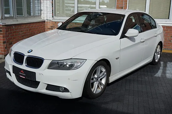 BMW 318I 2011 photo 4