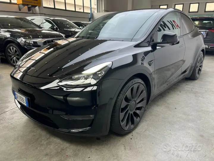 Tesla Model Y 2023 photo 2
