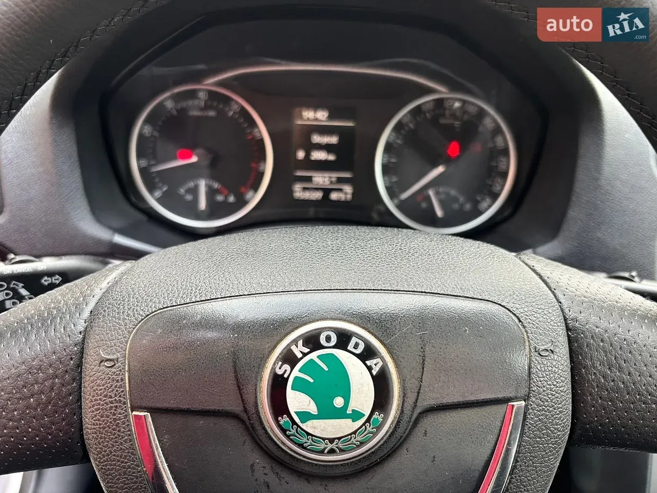 Skoda Octavia 2012 photo 2