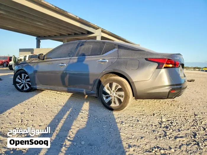 Nissan Altima 2022 photo 2