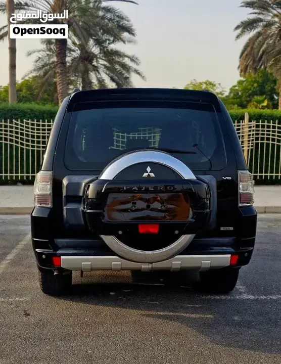 Mitsubishi Pajero 2012 photo 2
