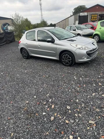 Peugeot 206 2012 photo 3