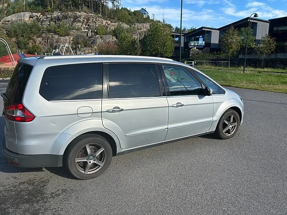 Ford Galaxy 2012 photo 2