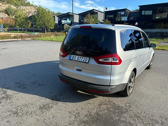 Ford Galaxy 2012 photo 4