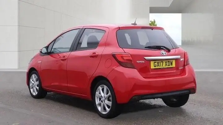 Toyota Yaris 2017 photo 2