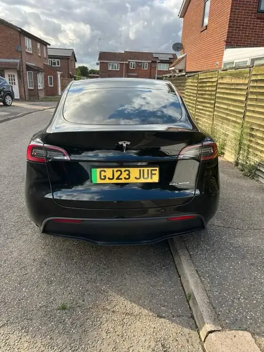 Tesla Model Y 2023 photo 2