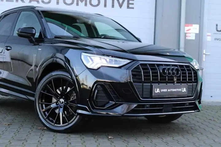 Audi Q3 2021 photo 2