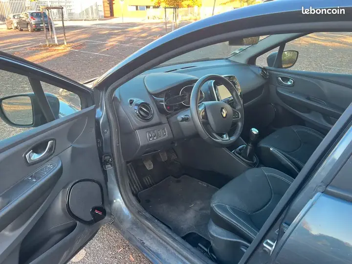 Renault Clio 2018 photo 2