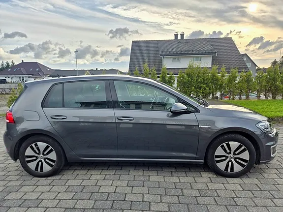 Volkswagen E-Golf 2017 photo 5