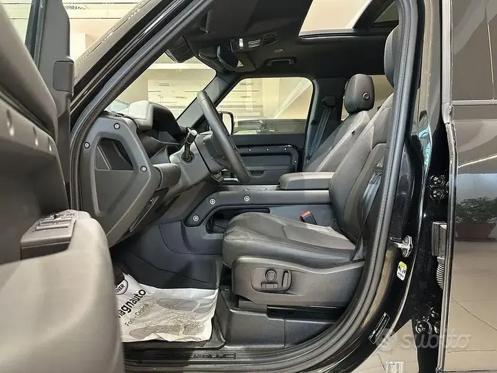 Land Rover Defender 2025 photo 4
