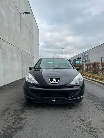 Peugeot 206 2011 photo 3