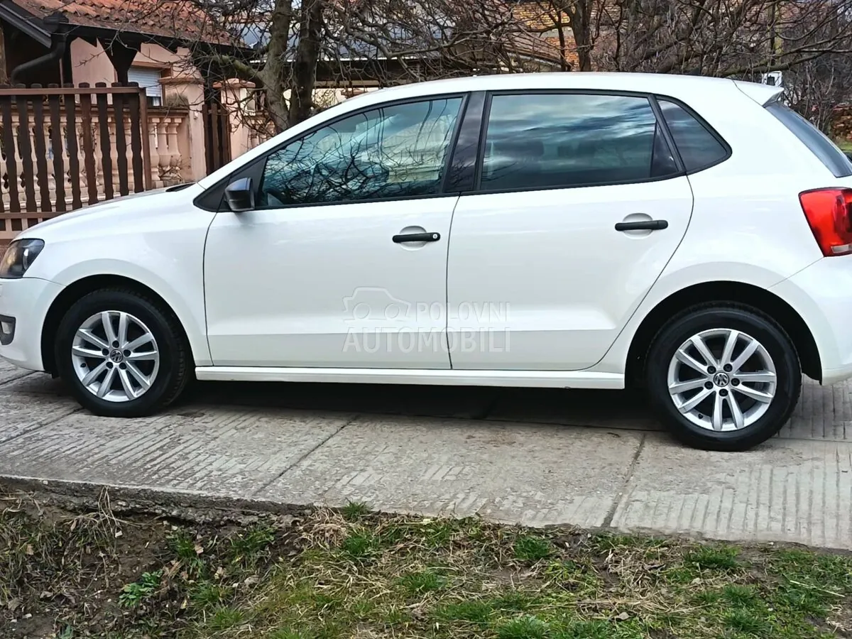 Volkswagen Polo 2010 photo 2