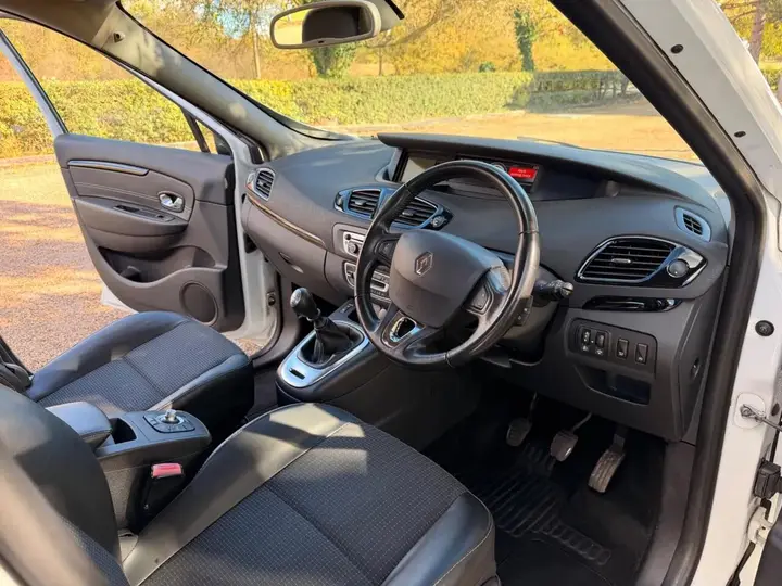 Renault Scenic 2015 photo 2