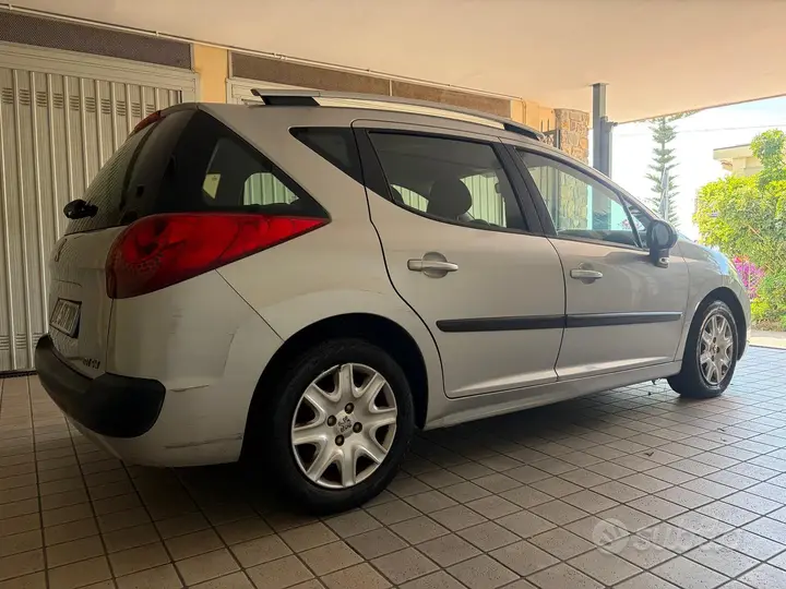 Peugeot 207 2009 photo 4