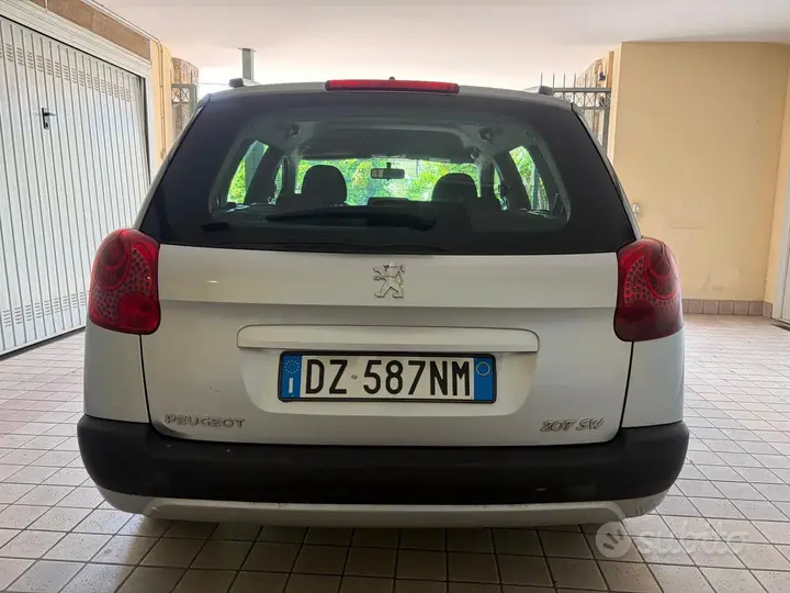 Peugeot 207 2009 photo 5