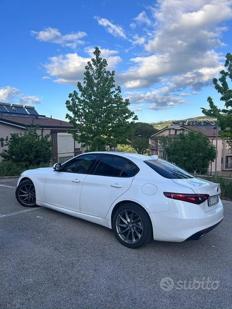 Alfa Romeo Giulia 2017 photo 4