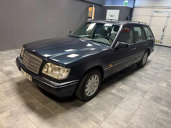 Mercedes-Benz E200 1996 photo 3