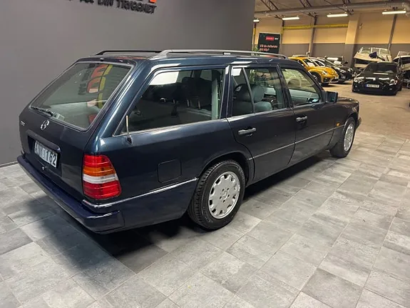 Mercedes-Benz E200 1996 photo 5
