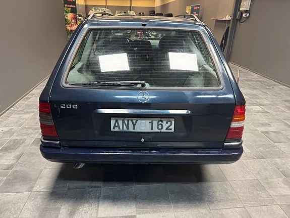 Mercedes-Benz E200 1996 photo 4