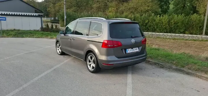 Volkswagen Sharan 2012 photo 2