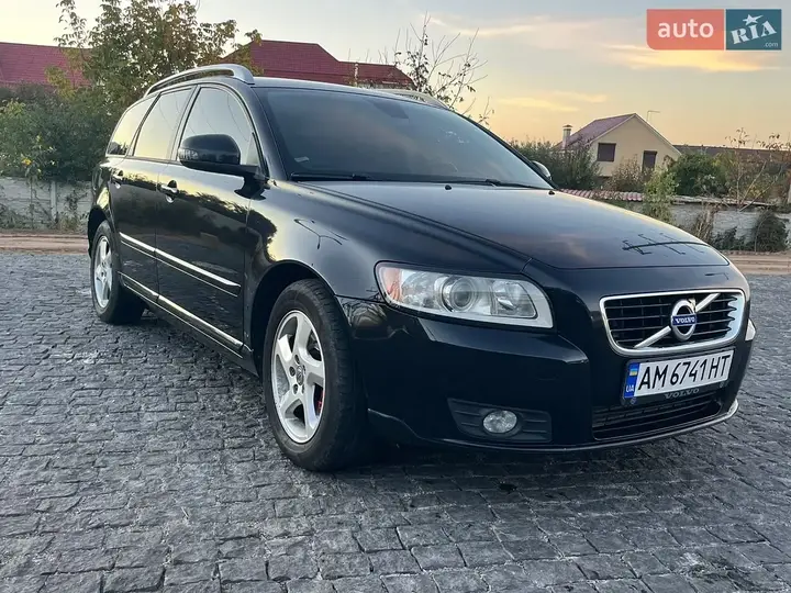Volvo V50 2012 photo 2