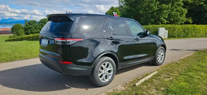 Land Rover Discovery 5